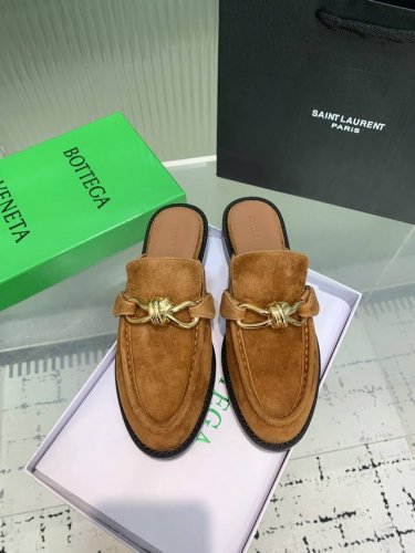 Bottega Venetabv结绳配饰乐福拖鞋 上脚轻松又时髦 穿上它 百搭又时髦 轻松穿出高级感 每一步都走出你的时尚新节奏 鞋面材质选用同原版的小牛皮材质