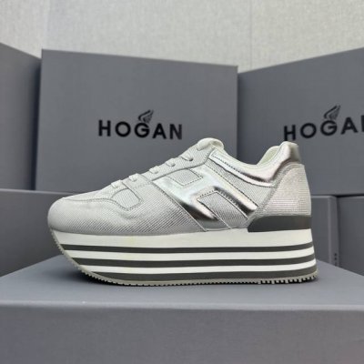 hogan 度假系列新款顶级版现货发售 松糕厚底顶级版 都市新潮休闲风 各明星 博主推荐 时尚百搭风格百变！原版楦型 原版大底一比一为你打造 值得推荐！ 鞋面采