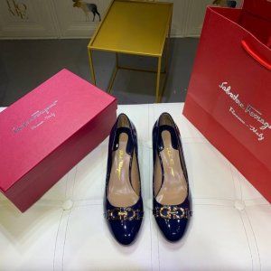 橙子出厂价 Ferragamo 菲拉格慕 金属扣圆头漆皮粗跟单鞋 浅口高跟女鞋 码数：34-42