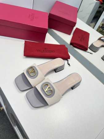 25ss华伦天奴最新款拖鞋。跟高3cm。35-42码。橡胶 - 点击图像关闭