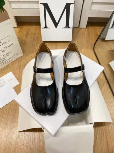 Maisonmargiela｜Mm6马吉拉经典款分趾玛丽珍单鞋.Yb开模打造，分趾鞋穿得舒适十分考究师傅的工艺水平，不是一般工厂p会做的，设计独特与以往不同的味