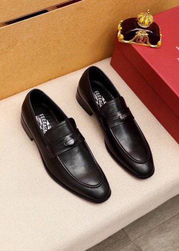 商品商标 Ferragamo 菲拉格慕 休闲皮鞋 正码码数: 38-44 45订制 商品材料 精选 进口头层小牛皮鞋面+原版五金扣 进口水染牛皮内里 强烈立体视