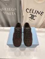 高版本出厂 情侣款 Prada*普拉达P家25Ssfw～New新款绑带情侣款休闲鞋，低调奢华懒人鞋，富人的不二选择！ 软胶底素有踩云感之称～舒适度百分百 细腻反