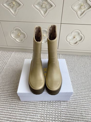 dior 迪奥Diorunion 厚底雨靴防水短靴 顶级品质 这款 Diorunion 雨靴以 Dior 的经典高订标识重新诠释。米色橡胶鞋面饰以 L‘Unio