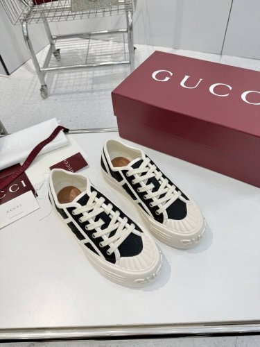 工厂p价 Gucci 25S最新款厚底帆布鞋 春夏季最热门 经典升级更耐看 上脚舒适 面料 牛仔帆布面 内里 透气布内里 中间层贴pu皮 里外布面都不会皱 大底