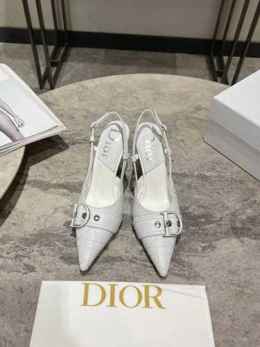 迪奥Dior 早春新款 尖头慕勒拖女拖鞋 明星同宽CD字母logo高跟凉鞋 市面顶级高端版本 材质：鞋面采用进口混种羊皮+水染羊皮内里 垫脚意大利真皮大底 跟高