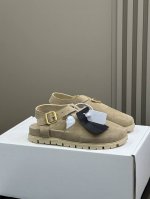 顶级品质 Prada Ss25 勃肯鞋 麂皮拉菲草编织 P家25春夏勃肯鞋新品，好看有好穿的单品，三角标加持，高级感拉满，降维打击一众勃肯单品 哈哈哈哈，好看