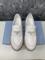 代购级 Prada 普拉达2024WA 秋季新款 厚底乐福鞋采用厚实鞋底，匠制细节与当代元素增添活力，原版1-1开发 彰显经典魅力 面料:原版进口牛皮 内里:牛