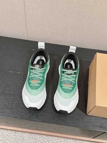 顶级品质 Loewe X On 昂跑系列运动鞋新品 罗意威 X On昂跑联名款真的太火爆了～ 鞋子超级轻便透气，太好穿了 舒适度满分 不管是city Walk还