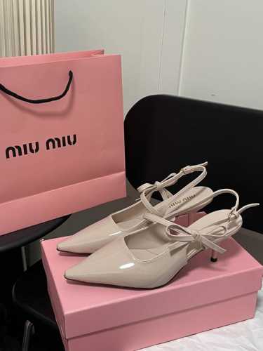 橙子出厂价 Miumiu 缪缪2024新款 漆皮包头猫跟凉鞋 后空凉鞋 高跟鞋 跟高：5CM 码数：34-41