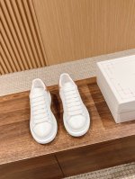 限女款 香槟钻 # 麦昆当之无愧算是小白鞋里的经典之王 市面上做的人也确实不在少数，版本也是参差不齐但真正离正品还是有一段距离！请看我们独家 1独家定制的最新丝