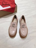 顶级版 原版盒 厂价： Christian Louboutin 2024s原版做货重工CL 经典Moc乐福鞋～ 材质：进口羊皮 内里：粒面珠光羊皮里 大底：原版
