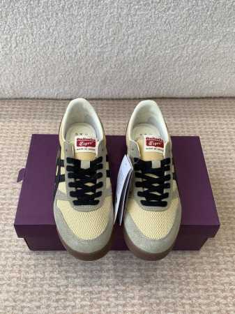 鬼塚虎 Onitsuka Tiger Ultimate 81 织物系列融合经典设计与现代工艺，打造出兼具复古与时尚的鞋款。织物材质轻盈透气，提供舒适的穿着体验， - 点击图像关闭