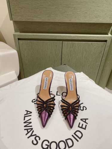Aquazzur* 菠萝早春专柜新品仙女时装鞋系列，大量上新同步官网全系列均可定制龙年主打一个火爆，全网各大网红纷纷开秀，绝美的穿搭系列！ ★★★★★ 鞋面 金