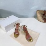 高品质出厂 ！小众潮牌 春夏款简易圆头水晶钻带子高跟凉鞋！优雅风格 创造不一样的感觉简约气质款式！ show bdetails 鞋面采用原版软漆皮 进口捷克钻内
