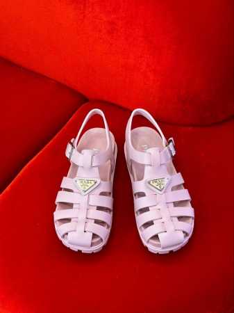 Prad A Ss24 New Arrival～ P家2024春夏罗马凉鞋新品 三角标点缀；复古时髦；搭配个袜子简直不要太好看 Size 35-41 - 点击图像关闭
