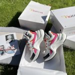出厂 Louis Vuitton 路易威登 顶级专柜 官网首发 三个新配色 Lv顶级休闲运动老爹鞋 大胆的前卫设计上富有个性的波浪形大底，风骚整个时尚圈，超符合