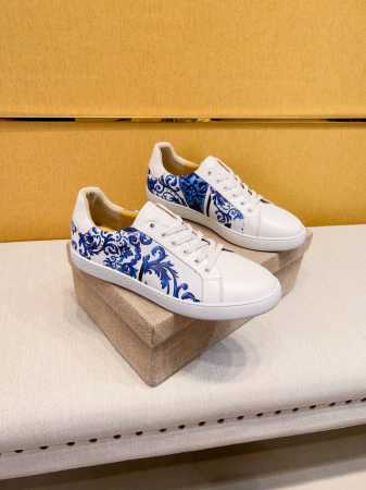 实 品牌Versace 范思哲官方旗舰店意大利区域 全球第一批首发官方新款独一无二 鞋面采用优质意大利进口原版头层牛皮 假一赔十 舒适透气羊皮内里 鞋底越南耐磨 - 点击图像关闭