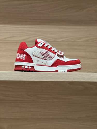 顶级版本 红牛仔实拍 Lv Trainer 魔术扣情侣款 莞式大厂出品！无限接近好货播报！ 全面升级柜柜最新的鞋型，材料，工艺细化，大底重新开发私模，追求无限接