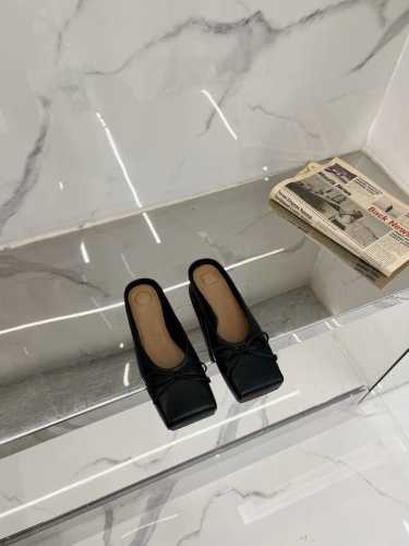 高版本 ‘’ Jacquemus 2025 ss 时髦方头单鞋时髦方头单鞋、品质依旧、区别市面抢出版本、自购原版独立开发、鞋面采用订制羊皮、意大利混种小羊皮垫脚