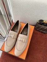 莞产 * Paris复古H扣乐福鞋｜原版购入代购级别 -杏色 材质与工艺： 原版进口羊皮 羊皮内衬 鞋面饰有标志性H金属扣 意大利真皮大底 2.5Cm鞋跟 Si