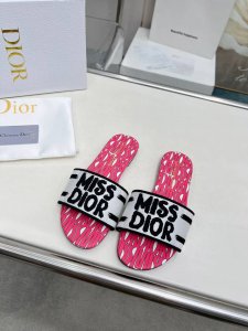 橙子出厂价 迪奥 Miss Dior系列平底拖鞋 字母刺绣logo拼色一字拖鞋 经典上乘美艳力作 dior专柜最火春夏系列 兼备气质 时尚 经典耐看的设计风格
