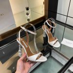 Aquazzura 2024新款凉鞋 代购品质！！！原版开发的水钻高跟凉鞋，是走秀场上的璀璨明珠。水钻熠熠生辉，如同繁星坠落人间。原版开发的独特设计，彰显着与众