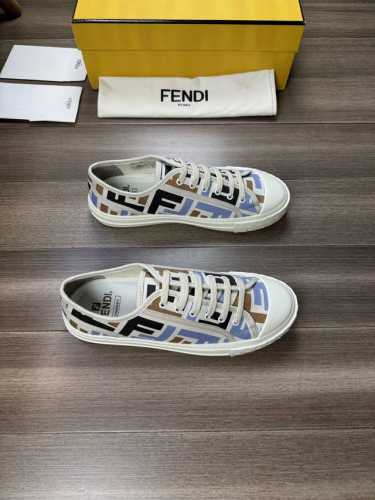 Fen** 芬家* -高端品质 原单情侣装 -鞋面：品牌图腾布匹、品牌织带包边工艺 -内里：水染牛皮，垫脚；高韧性帆布 -大底：原版 Tpr.橡胶；双色成型大底