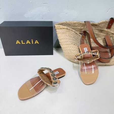 高品质出厂 ！小众潮牌Alaia24春夏新款五金扣胶片平底、高跟凉鞋！ 这款高跟鞋凉鞋设计非常时尚，能够拉长脚部线条，显得脚部更加修长纤细。透明胶片鞋面设计也能 - 点击图像关闭