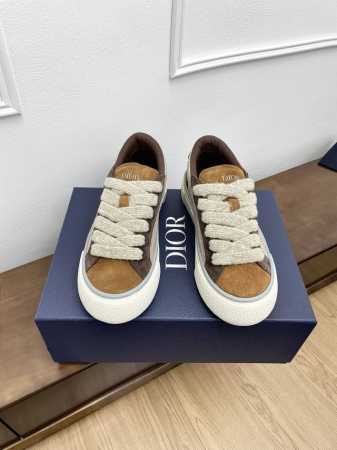 男10 Ss Dio* 迪奥B33系列 情侣款休闲板鞋 原版购入开发做货 采用迪奥灰牛皮革精心制作，侧面饰以同色调 Cd Diamond 图案帆布镶片。 Cd - 点击图像关闭