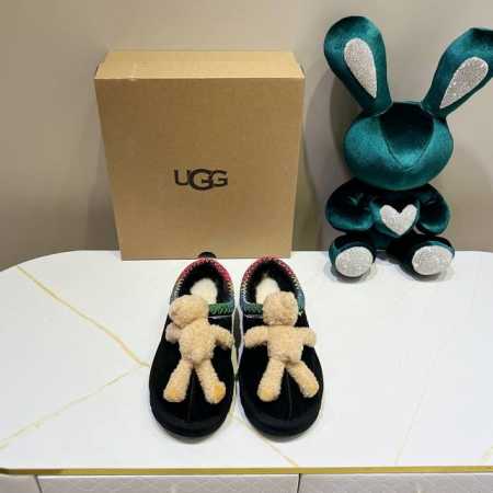 ，UGG 棉拖小熊 雪地靴 俏皮可爱的百变造型， 美国轻奢品牌UGG 平底系列冬季羊毛一体雪地休闲保暖毛毛家居包头棉拖鞋。官方同步包装 检验标 材料采用原厂防 - 点击图像关闭