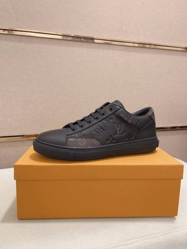 Lv~路易威登潮流 新款出货 最新搭配 官网同款 超高品质 当季热卖 精选头层牛皮 舒适绵羊皮内里 原版套楦 上脚舒适 耐磨橡胶大底 鞋码38到44