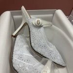j'adior 迪奥 Dior 专柜最新明星款同织带高跟鞋 运用独特的二三十万针以上的刺以绣及单一完整无缝料布工艺 点缀标性志的电绣 J'adior 饰带起看来