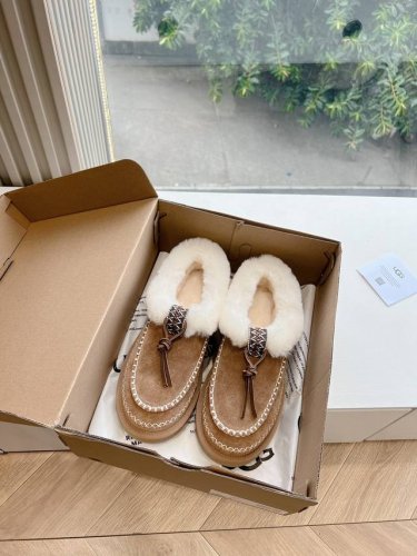 出厂 顶级版本 ugg冬季新款女同款休闲舒适厚底圆头棉靴雪地靴 它的优点就是特别轻又好走路 跑步都没问题搭任何的裤子都可以 露不露可爱的毛边都好看搭配修身裤十袜