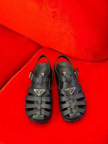 Prad A Ss24 New Arrival～ P家2024春夏罗马凉鞋新品 三角标点缀；复古时髦；搭配个袜子简直不要太好看 Size 35-41