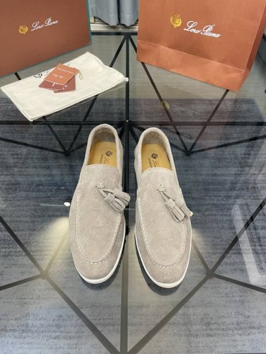 售 价 商品商标：Lp* 诺悠翩雅* 一脚蹬 正码码数 35-44 可订做45.46 情侣款 商品材料：鞋面进口磨砂皮，皮里一体内里，原版大底。 编 号：661