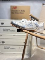 Miumiu X New Balance Nb24S联名款运动鞋 缪缪大秀上爆出的这双与New Balance 新百伦联名款运动 球鞋 后全球各大代购官网火爆上