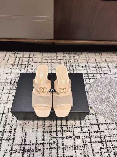 代购级 Chanel 25Ss 香奈儿 凉鞋 早秋系列火爆上新，这一季香家小爆款！ 真的一眼爱了，经典拼色完美搭配！ 真的超级有个性，是这款鞋子最大的亮点，醒目