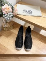 loewe罗意威 代购级 秋冬新款渔夫鞋，舒适轻便百搭，采用超甜马卡龙色系，这款单鞋采用高端牛皮制成，饰有3D压印工艺细节设计，主打黑白色，在炎热的夏季来临之际