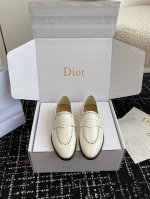 代购级 官网同步盒包装 Dior 24ss 秋冬全新上线平跟全皮 乐福鞋 Dior Boy 穆勒鞋是二零二四冬季成衣系列新品，融入 Dior 非凡的精湛工艺，重