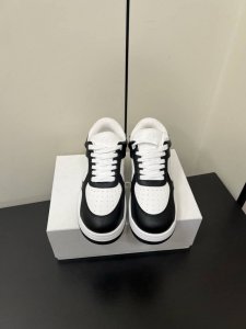 Alo25S 春夏新款 拼色小白鞋厚底舒适休闲款 Alo比耐克更懂女生！上脚超级百搭！而且超级舒适！是厚底款但是上脚一点都不沉重！ 非常轻便！套上袜套搭配更好看