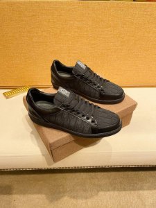 工厂P价 Dior 迪奥新款男士真皮休闲鞋，市面最高版本 、欢迎任意对比！原版皮料质感极佳，超上档次！意大利进口胎羊网内里，可拆式垫！奢华用料、精细做工，极力推