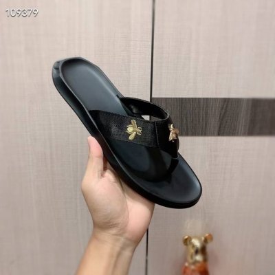 新款拖鞋价 古奇Gucci* 系列拖鞋顶级代购男士 专柜同步发售，意大利进口原版精选牛皮，做工考究， ，鞋底： 超舒适 原厂特供原版底，独家双层活动成型底超级舒