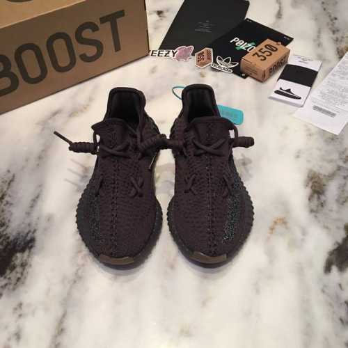 出厂230原底面 Ad Yeezy Boost 350V2 黑生胶配色 细节不再多做介绍 Yeezy350系列工艺相当成熟了 懂货的玩家看大底钢印圈内纹路就知道