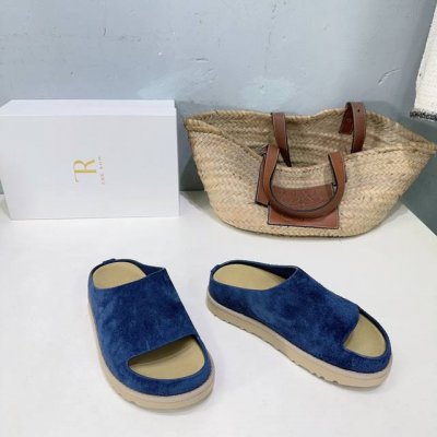 高品质出厂 ！小众潮牌The Ro*25春夏新品简易水台勃肯牛反绒拖鞋！来自美国的年轻品牌，这不用多说，是近两年最火之一的品牌，几乎博主人手一双！春天的季节就要