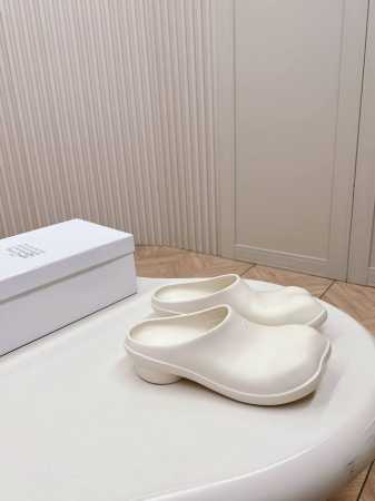 Maison Marginal* Mm6马吉拉24Ss新款米奇拖鞋 苹果分趾的头型设计、圆柱低跟！整体鞋子看着呆萌！可爱的米奇拖鞋，上脚巨巨巨舒服！完全脱不下来 - 点击图像关闭