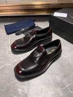 厂价 。 普拉达 PRADA 男士皮鞋进口专柜材质十牛里。原板大底39-44可订38 45专柜全套包装