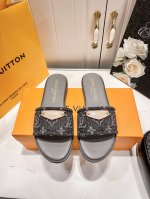 橙子出厂价p louis Vuitton 路易威登 春夏新款 Lv牛仔布平底拖鞋 休闲凉拖 码数 35-42