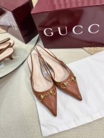 Gucci 24Ss春夏新款 G家尖头马衔扣V型系列 经典再现 简约设计高雅品质 鞋面以压花羊皮双G皮材料匠心打造 鞋面缀饰亮眼的经典马衔扣 后带着釆用松紧带设
