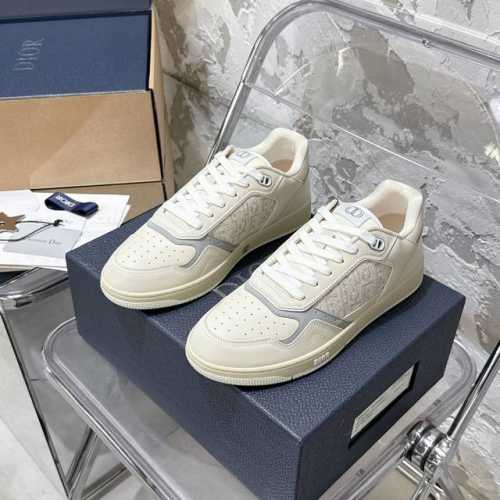 情侣码# 顶级版本经典B27系列Dior 迪奥休闲运动板鞋 入秋首选 潮人必备人手一双毫不夸张 #Dior欧式穿搭N多网红打卡，低饱和色调超百搭 极简风让人很难